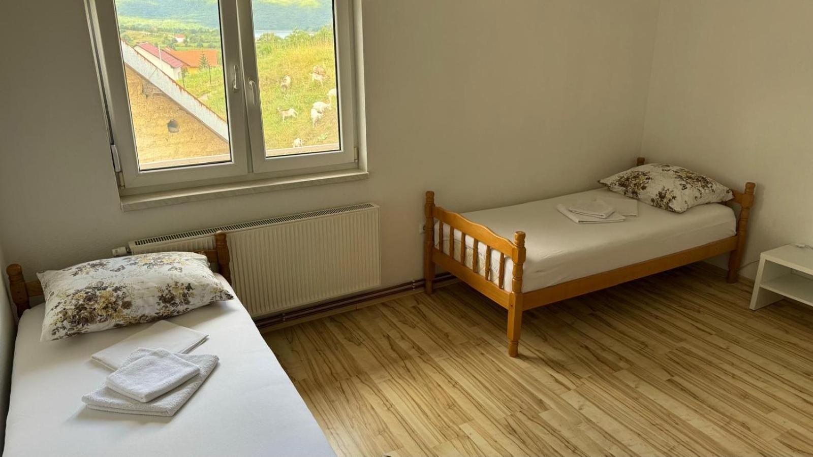 Apartman Malekin Lägenhet Prozor Exteriör bild